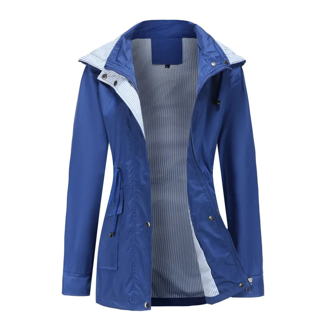Gabardina de mujer con cinturón ajustable y capucha desmontable. Prenda exterior impermeable, elegante y funcional. Abrigo.