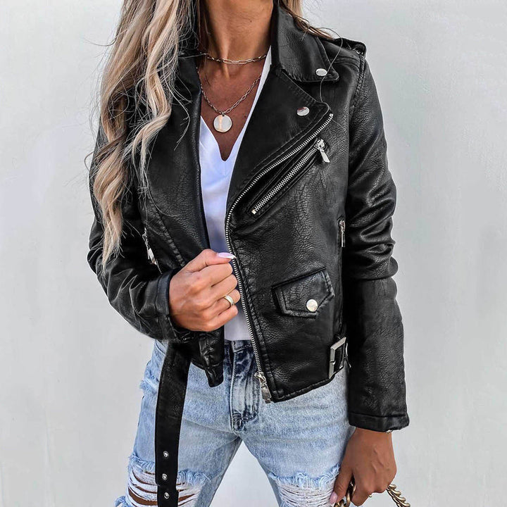 Chaqueta de moto de cuero negra ajustada para mujer con cremallera, ideal para primavera y estilo casual.