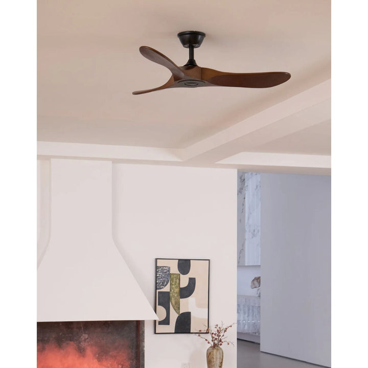 Ventilador de techo nogal silencioso para tu hogar, fácil de controlar con mando a distancia.