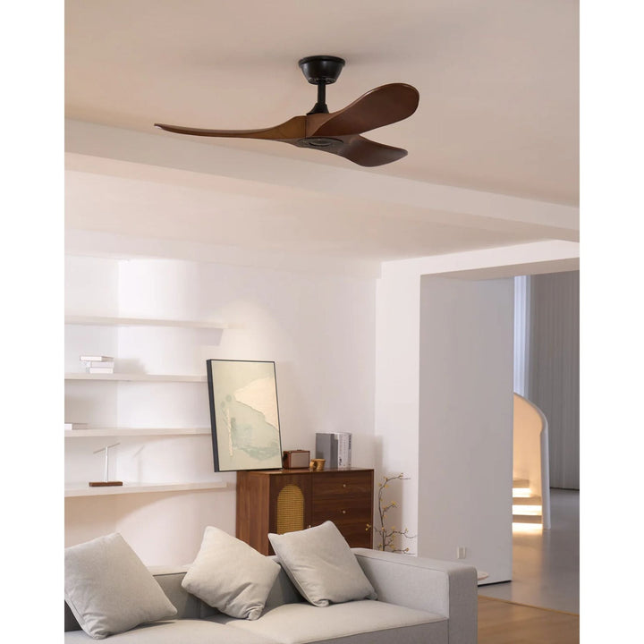 Ventilador de techo nogal, 6 velocidades ajustables, motor DC silencioso y eficiente.