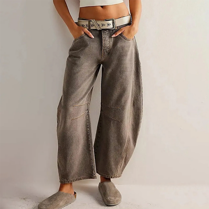 Jeans fluidos de cintura alta para mujer, color azul claro, ideales para un estilo cómodo y actual.