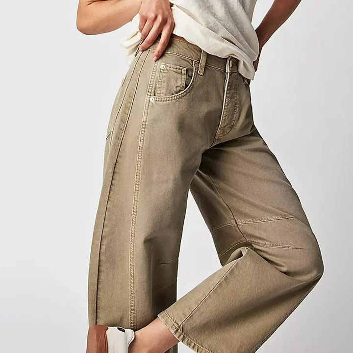 Vaqueros negros de corte ancho y fluido, ideales para mujer, comodidad y estilo casual de invierno.