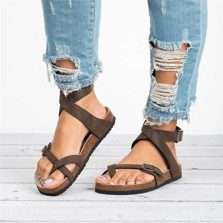 Sandalias Danna clásicas para mujer, ideales para un verano cómodo y elegante. Calzado plano y fresco.