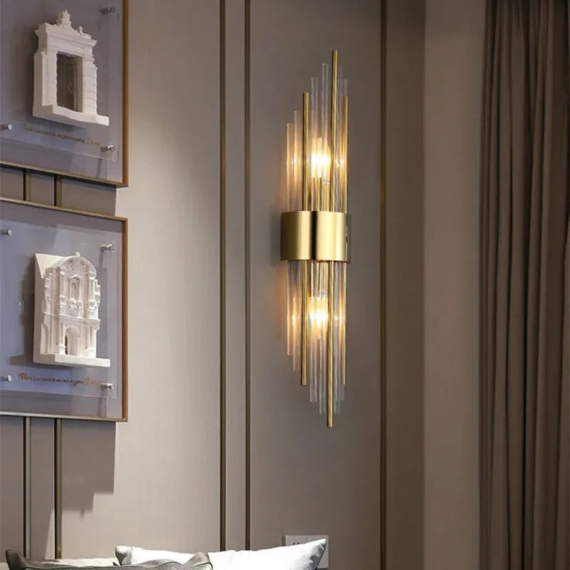 Aplique de pared LED moderno de lujo para interiores, diseño elegante en acero y cristal.