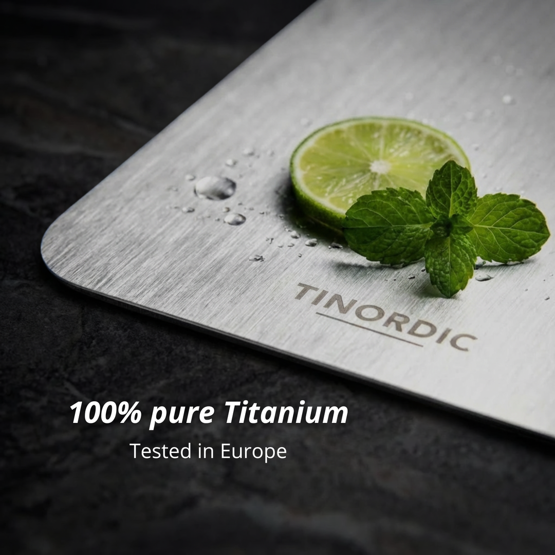 Tabla de titanio puro, segura e higiénica. Perfecta para preparar alimentos sin transferencia de olores ni bacterias.