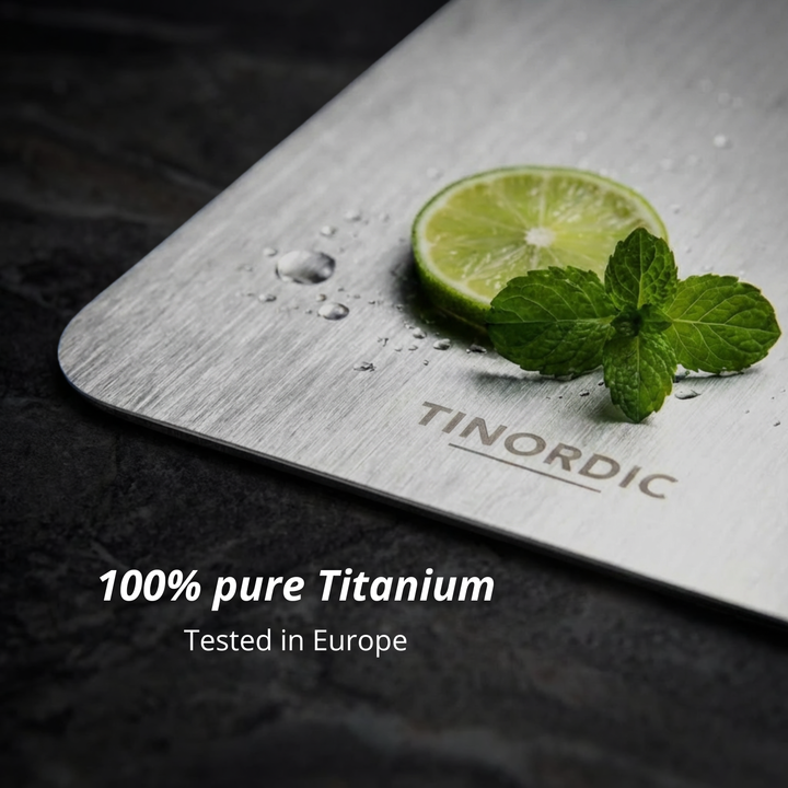 Tabla de titanio puro, segura e higiénica. Perfecta para preparar alimentos sin transferencia de olores ni bacterias.