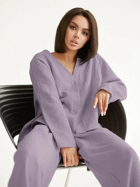 Conjunto cómodo loungewear para mujer, estilo oversize. Ideal para el hogar o moda casual relax. Pantalón y top.