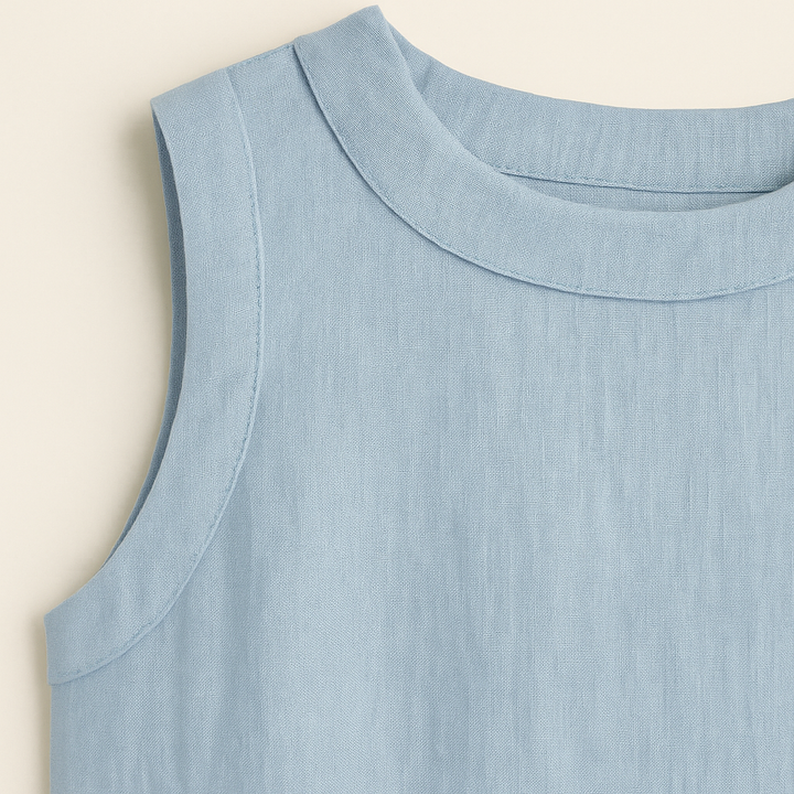 Textura de blusa de lino natural para mujer. Prenda fresca y transpirable de manga corta.