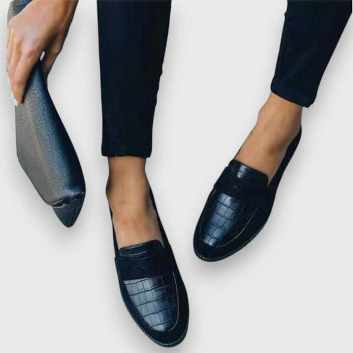 Calzado de verano: mocasines de hombre con diseño de cocodrilo, zapatos sin cordones, elegantes para moda masculina.