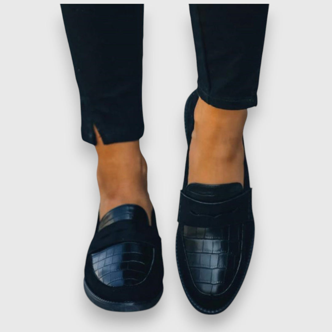 Mocasines de lujo para hombre, diseño cocodrilo en cuero premium, zapatos sin cordones que ofrecen confort y estilo.