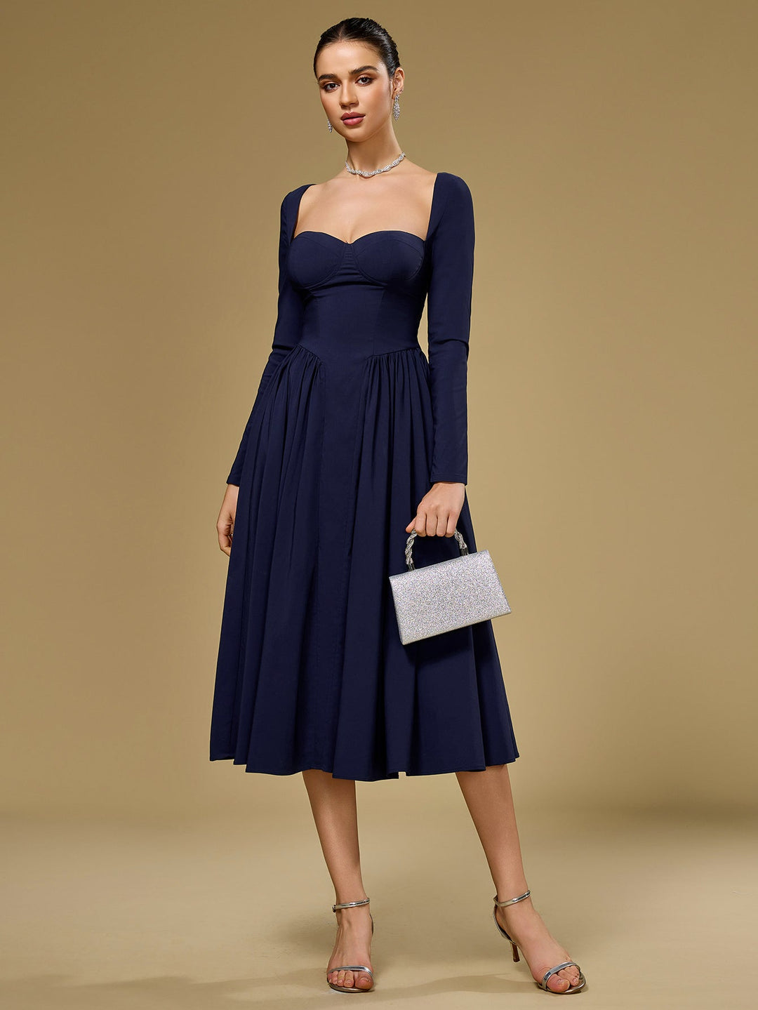 Vestido femenino línea A, manga larga, lazo trasero. Realza tu belleza natural.