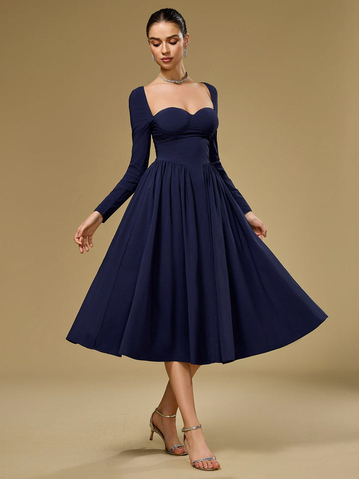 Vestido línea A, lazo en espalda. Manga larga; para un outfit completo y pulcro.