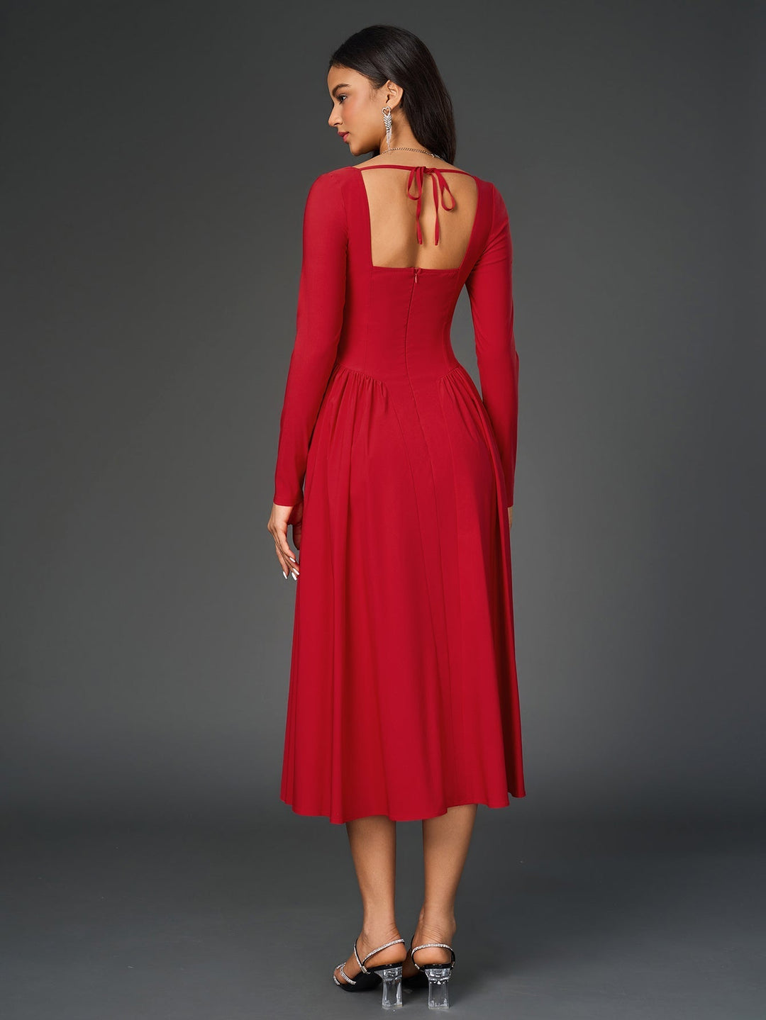 Vestido línea A, manga larga. Lazo en espalda; para un look casual o formal.
