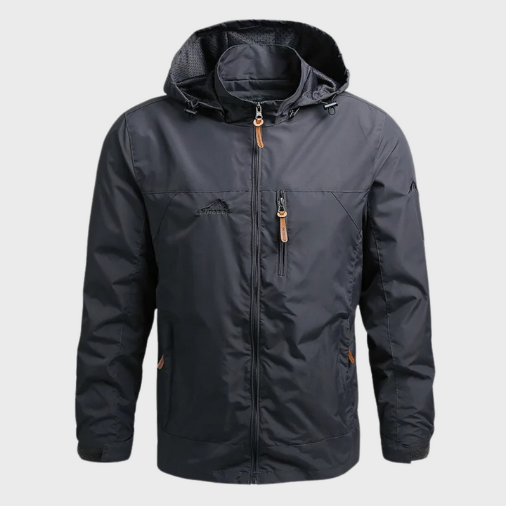Moda masculina: chaqueta impermeable de hombre con cuello alto. Abrigo esencial para el invierno, lluvia y viento.