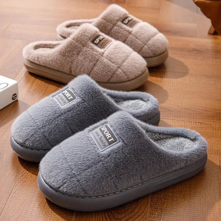 Pantunflas de hombre marrón, antideslizantes y muy cómodas. Ideales para el relax invernal y pies calientes.