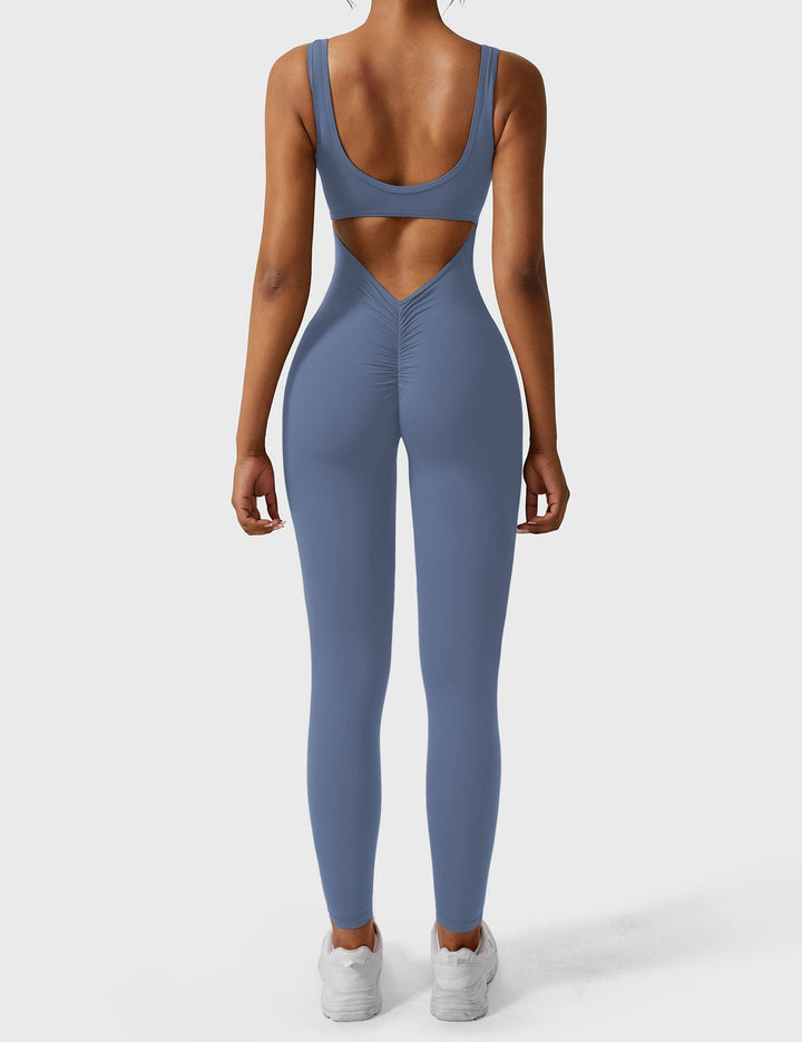 Mono mujer cómodo gris, espalda en V, versátil para salir o hacer ejercicio.