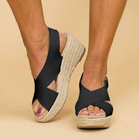 Sandalias de cuña elegantes beige para mujer. Estilo chic de verano, calzado cómodo y versátil para fiesta o casual.