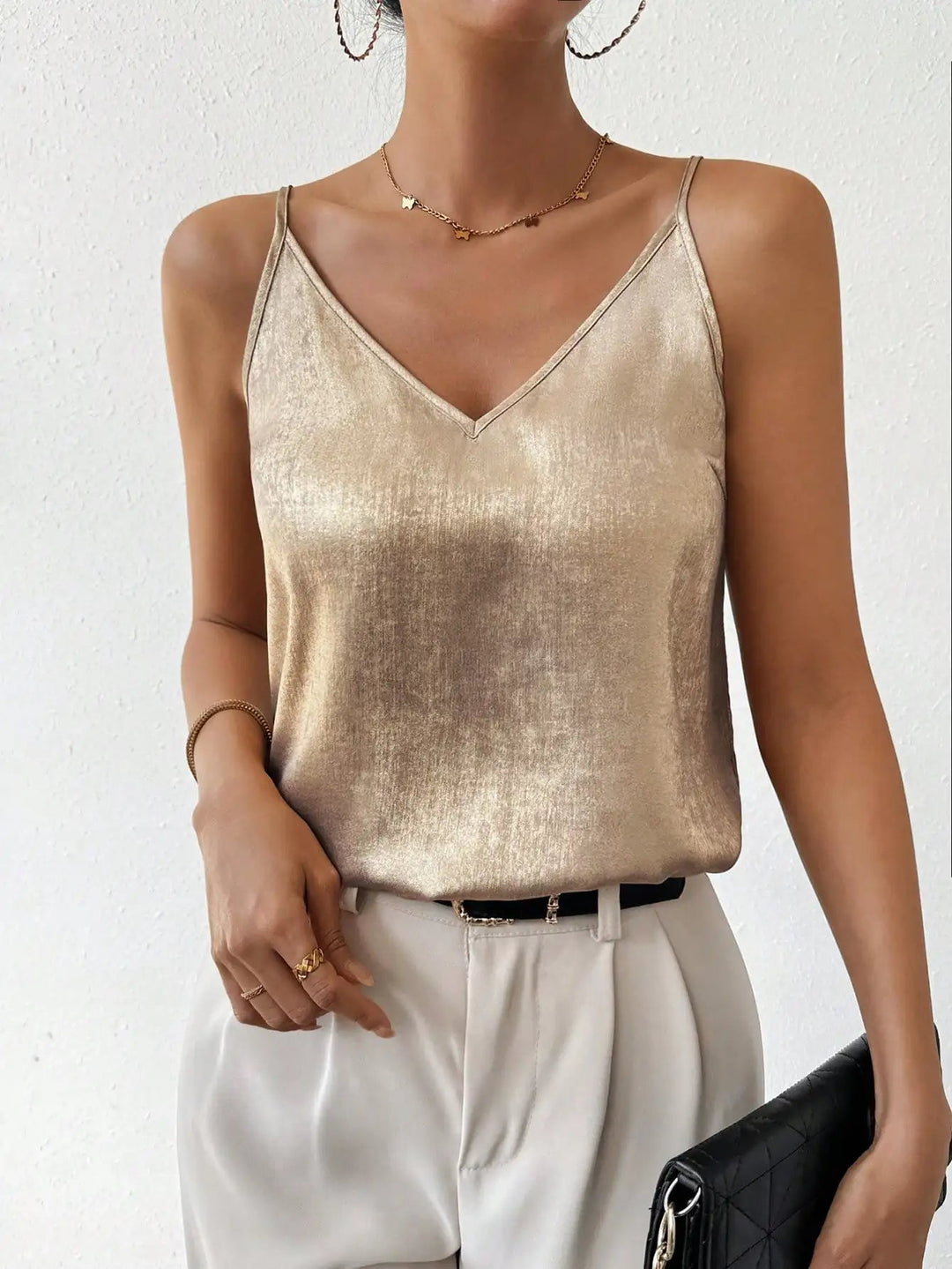 Camisola brillante de mujer con tirantes finos y escote en V, elegante y sin mangas, perfecta para fiestas.