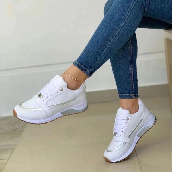 Zapatillas ortopédicas de mujer con máximo soporte para comodidad diaria. Ideales para bienestar y moda.