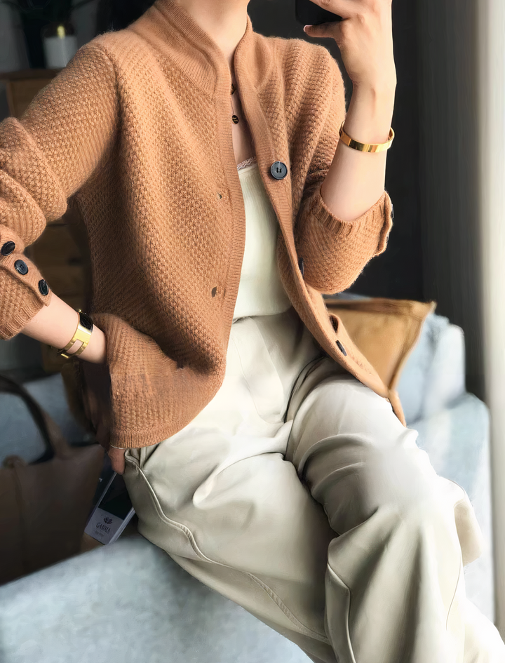 Cárdigan de mujer con botones, prenda versátil y cómoda para un look casual o chic, manga larga.