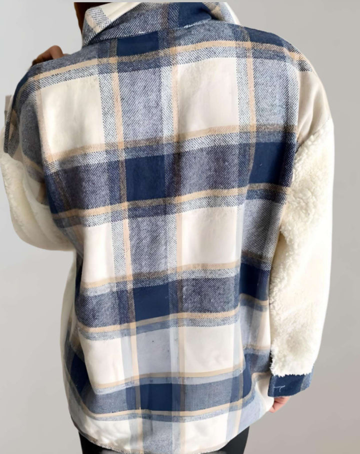 Cálido abrigo de invierno para mujer, diseño largo y sofisticado. Perfecto para moda femenina y protegerse del frío.