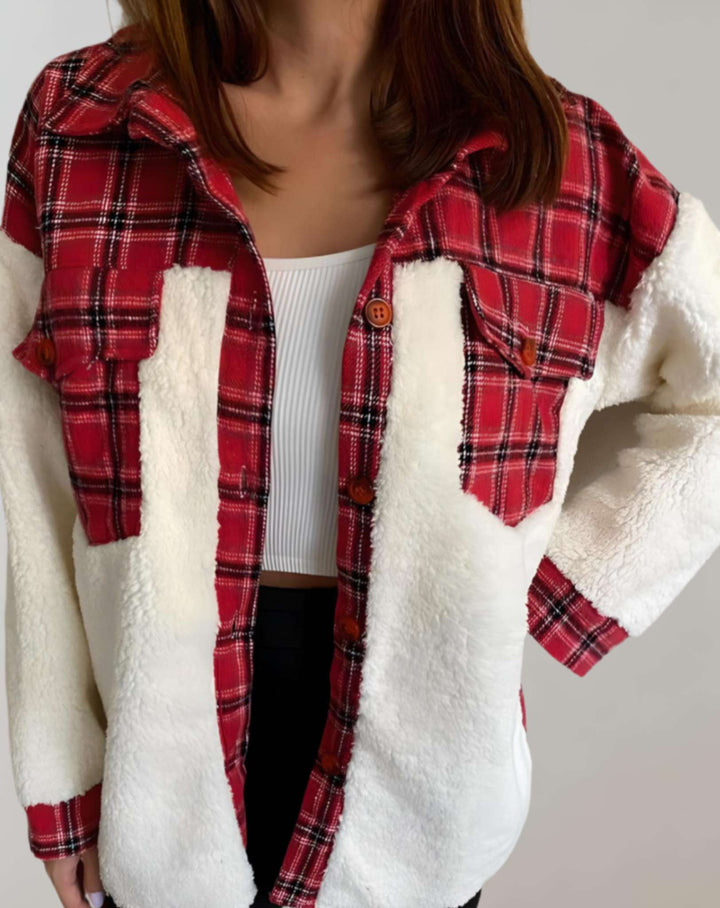 Abrigo versátil para mujer, de invierno. Diseño largo, cálido y elegante, ideal para un look moderno y femenino.