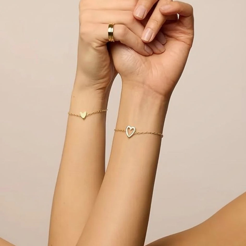 Pulsera de corazón ajustable para parejas. Joyería de cadena unisex, un regalo romántico y atemporal en dorado o plateado.