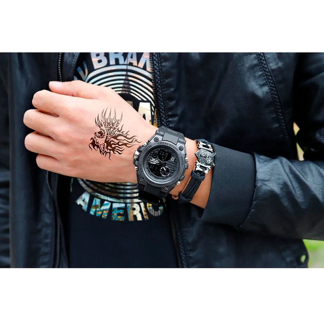 Reloj estilizado para hombre, diseño militar robusto, con pantalla digital y manecillas analógicas.