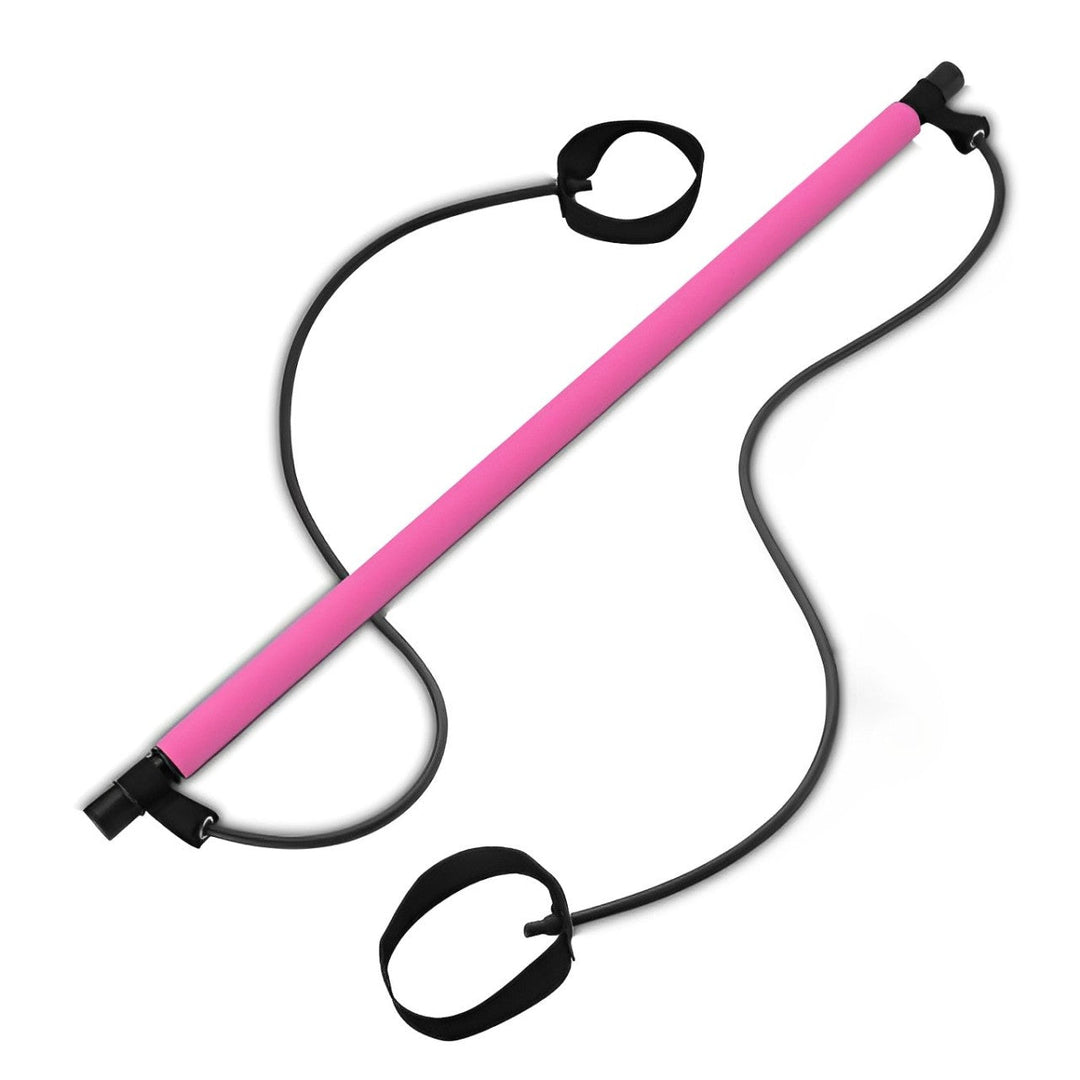 Persona estirando con barra de Pilates, mejorando flexibilidad y postura. Ideal para yoga y fitness en casa.