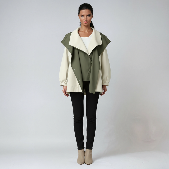 Chaqueta para lluvia de mujer, estilo casual, ligera y con cremallera alta protectora.
