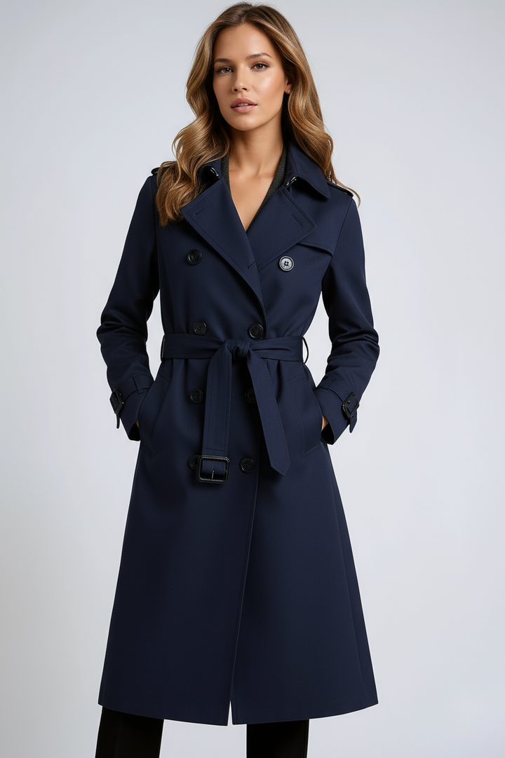 Espalda de gabardina clásica de mujer con pliegues y cinturón, chaqueta elegante ideal para cualquier estilo.
