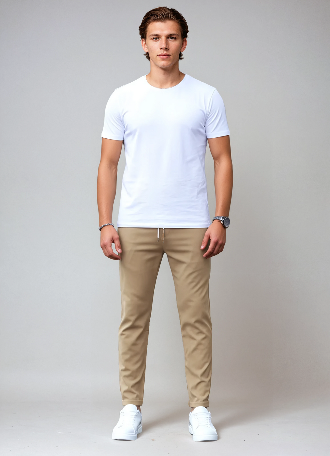 Pantalón chino slim fit para hombre, elegante y confortable, ideal para moda masculina casual.