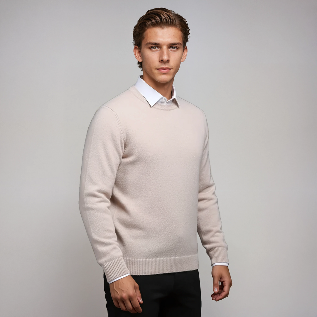 Jersey básico de hombre, ajuste confortable. Prenda esencial de ropa masculina para un look casual diario.