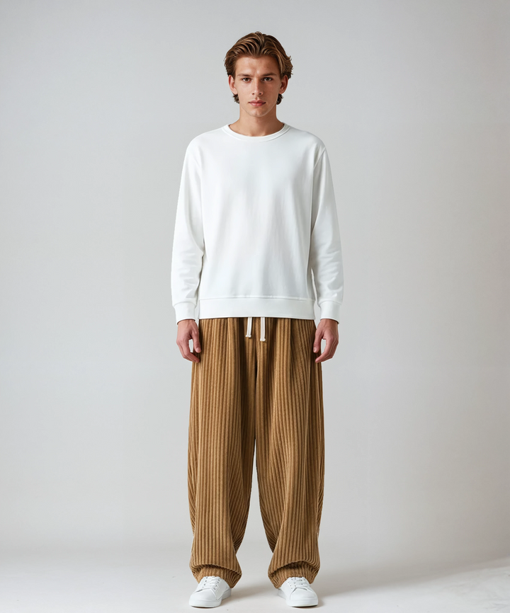 Pantalón ancho de pana para hombre, ajuste cómodo y estilo casual de invierno. Moda masculina.