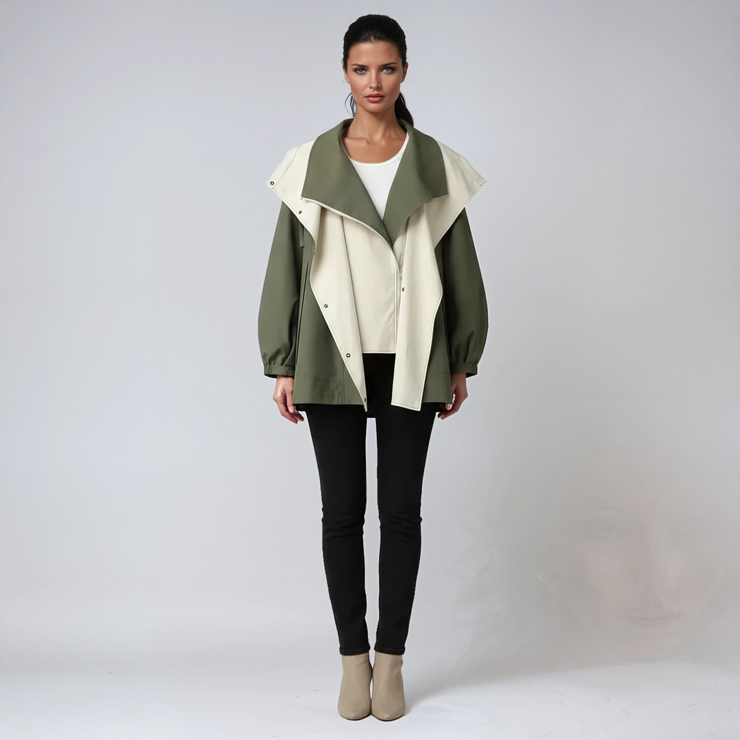 Chubasquero ligero de mujer con cremallera alta, ideal para la lluvia y el entretiempo.