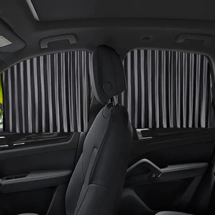 Instalación de parasol magnético en coche. Fácil de usar para protección solar y privacidad.