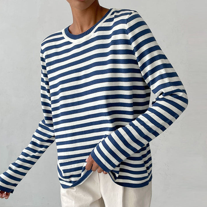 Suéter elegante de mujer con cuello redondo y diseño versátil para invierno.