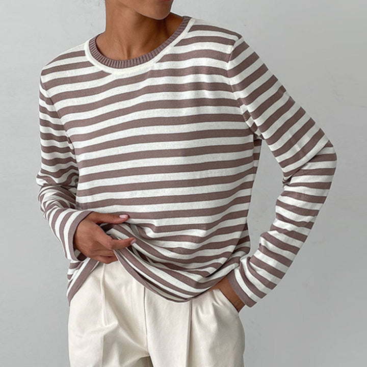 Suéter de mujer elegante y cómodo, ideal para la moda femenina de invierno. Prenda sofisticada.