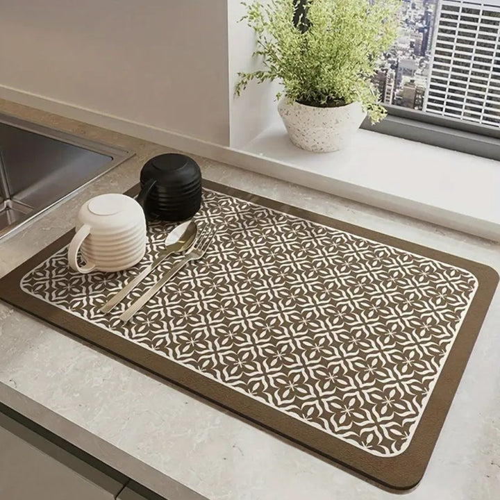 Alfombrilla absorbente Japandi Kintsugi Mandala para secado de platos. Diseño elegante en negro, beige y blanco, ideal cocina.