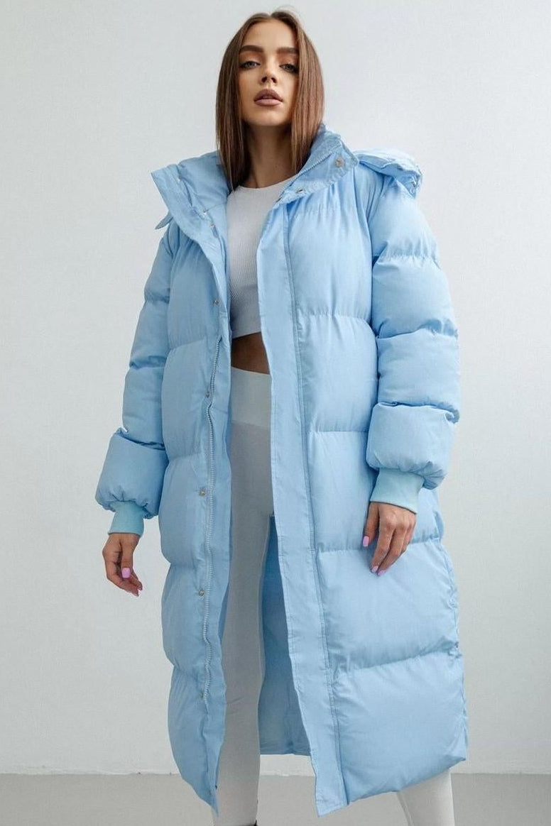 Abrigo largo acolchado de invierno para mujer con capucha, botones. Estilo oversize, maxi, perfecto para el frío.