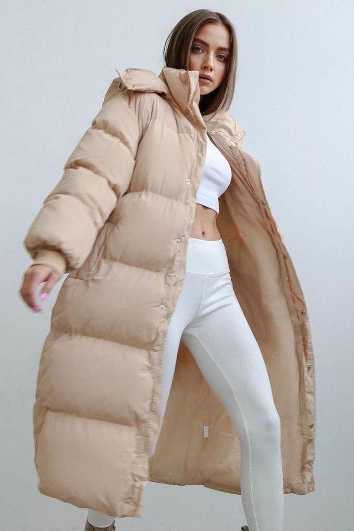 Abrigo acolchado maxi para mujer, oversize, con capucha y botones. Ideal para el invierno, moda femenina cálida.