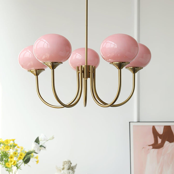 Lámpara de techo Alora Marshmallow con cristal rosa y detalles dorados, ideal para sala.