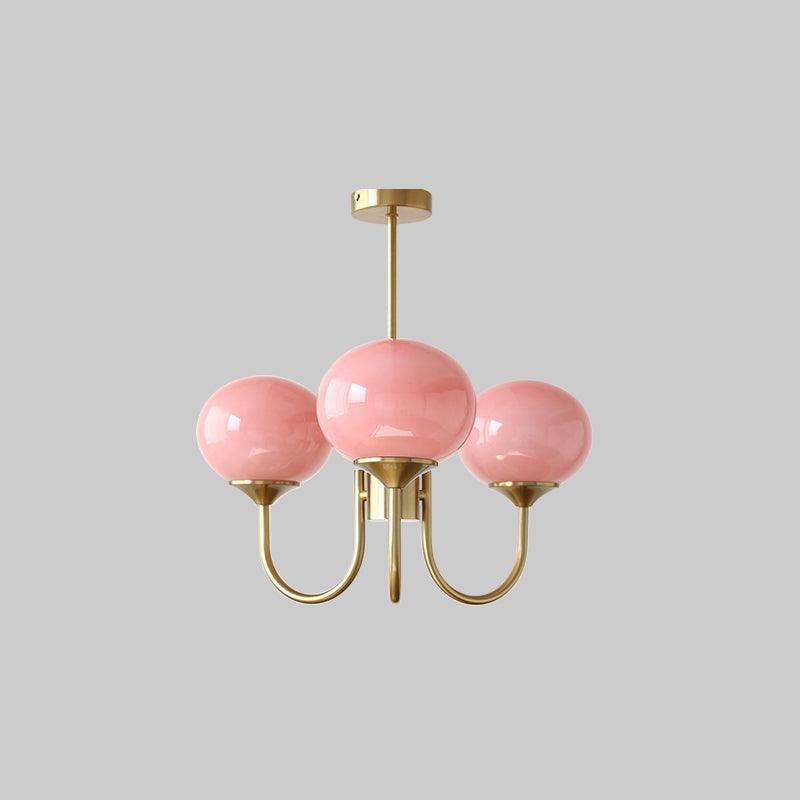 Decoración de interiores: araña Alora Marshmallow, cristal rosa y detalles dorados.