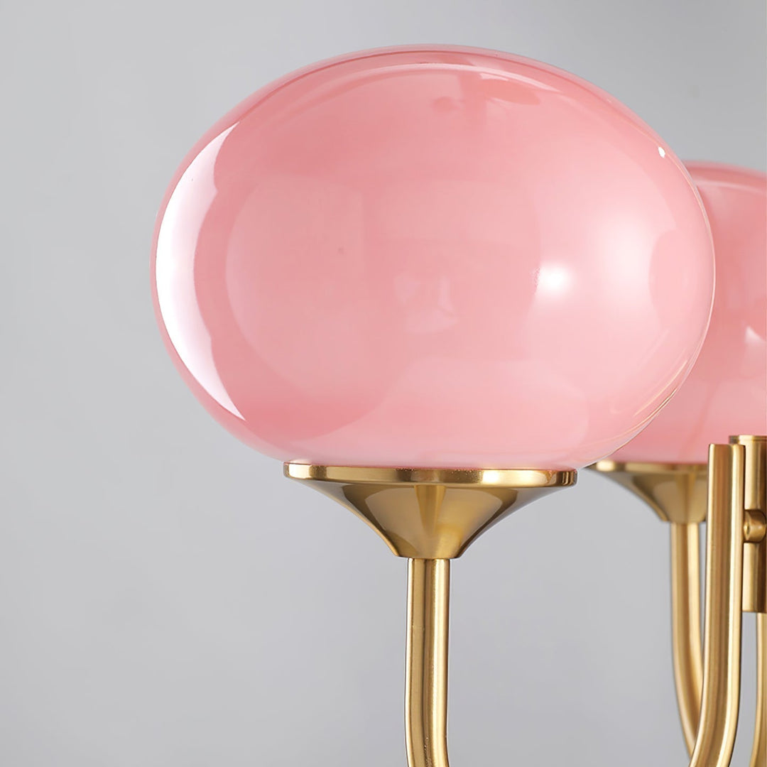 Lámpara colgante Alora Marshmallow, creando un punto focal con cristal rosa y dorado.
