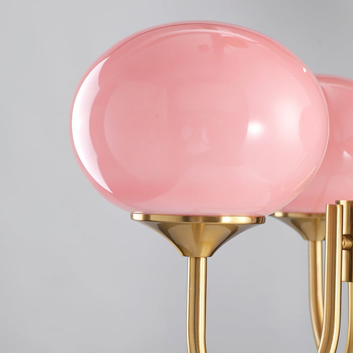 Lámpara colgante Alora Marshmallow, creando un punto focal con cristal rosa y dorado.