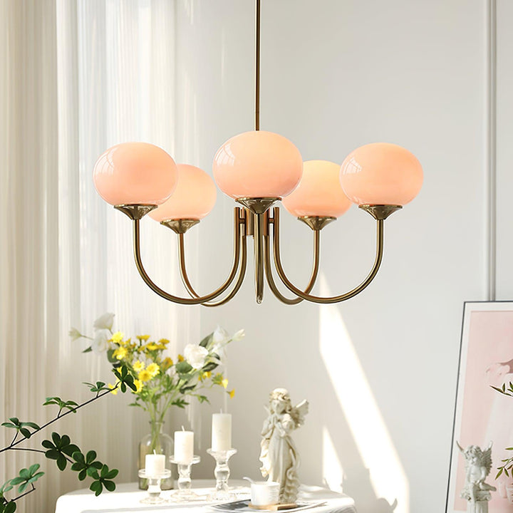 Araña de techo Alora Marshmallow, una declaración de estilo con cristal rosa y dorado.