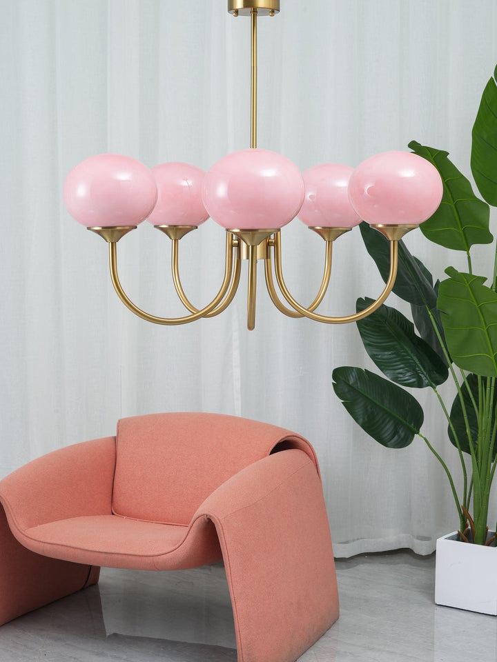 Elegante araña moderna Alora Marshmallow, iluminación de diseño en cristal rosa y dorado.
