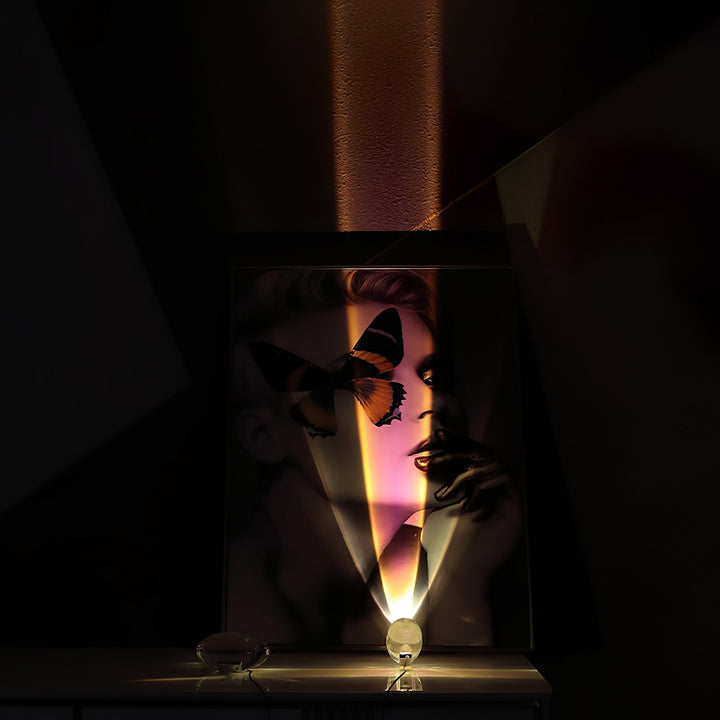 Proyector de ambiente LED. Lámpara de mesa de cristal con efecto ojo para decoración moderna.