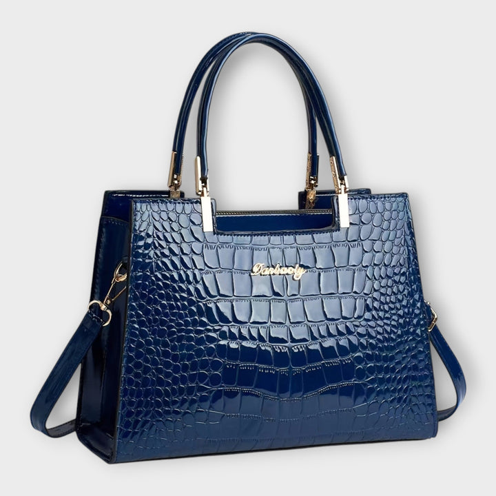 Accesorio de moda: bolso de mano para mujer con estampado animal en piel sintética. Elegancia y estilo.
