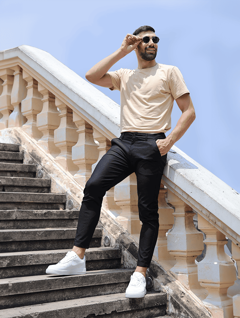 Pantalón elástico de hombre, moderno y versátil para negocio o uso diario. Ropa con confort y estilo.